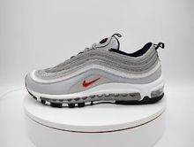 图2_福利开启 AirMax 97 子弹 纯原级别 所有细节完美比对原版 其独特的流线线条 延续的简洁的流线设计 鞋采用利落组合鞋面 搭配经典缓震配置 缔造出众舒适体验 区分市面公底版本 专供外贸高端渠道 SIZE 36 36 5 38 5 40
