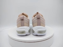 图2_福利开启 AirMax 97 子弹 纯原级别 所有细节完美比对原版 其独特的流线线条 延续的简洁的流线设计 鞋采用利落组合鞋面 搭配经典缓震配置 缔造出众舒适体验 区分市面公底版本 专供外贸高端渠道 SIZE 38 38 5 39 40