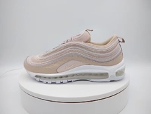 图3_福利开启 AirMax 97 子弹 纯原级别 所有细节完美比对原版 其独特的流线线条 延续的简洁的流线设计 鞋采用利落组合鞋面 搭配经典缓震配置 缔造出众舒适体验 区分市面公底版本 专供外贸高端渠道 SIZE 38 38 5 39 40