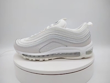 图2_福利开启 AirMax 97 子弹 纯原级别 所有细节完美比对原版 其独特的流线线条 延续的简洁的流线设计 鞋采用利落组合鞋面 搭配经典缓震配置 缔造出众舒适体验 区分市面公底版本 专供外贸高端渠道 SIZE 36 36 5 37 5 38 38 5 39 40