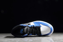 图3_耐克 Nike Air Jordan 1 AJ1 乔丹1代高帮篮球鞋 男女街头潮鞋 牛皮鞋面 版型极佳 鞋身整洁 性价比极高 北卡蓝闪电 Size 36 37 38 39 40 41 42 43 44 45