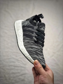 图3_特价福利 跑量回馈 adidas Originals NMD R2 Primeknit 鱼鳞 实拍诠释高品质 脚感无敌 Size 40 40 5 41 42 42 5 43 44 44 5