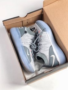 图1_杜兰特 Nike Zoom KD11 EP 实战战靴 而在科技方面 除了鞋面依旧以 Flyknit 编织鞋面打造外 这样的应用前所未有 实战表现绝对值得期待 Size 40 46