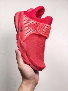 图3_Nike Sock Dart 独立日系列以纯红纯白和纯蓝打造的3 款全新配色 结合颇具现代感的鞋型设计 三款配带来十足的视觉冲击力 为你的夏季出街再添全新缤纷选择 36 45