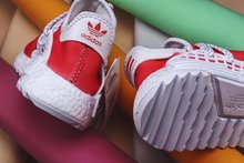 图3_Adidas Human Race NMD Hu 菲董人类跑鞋2018全新打造圈钱系列中国 限定极具中国元素的五行萃取灵感金 木 水 火 依次对应金 代表 快乐木 代表 青年水 代表 和平火 代表 热情红色