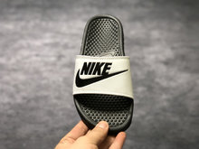 图2_耐克Nike Benassi男女拖鞋沙滩凉鞋简单的英文Logo 凸显不一样的潮流 如同所痴迷于竞技体育运动的人们对于胜利的渴望一样 所有人的心中都存在着一个关于冠军的梦 因此Champion从问世就吸引了所有运动爱好者的眼球 36 45