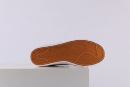 图3_支持放店Nike SB Zoom Blazer Low 粉黑 必备单品鞋身采用的是麂皮材质很是耐看 鞋垫镶嵌Zoom气垫 让你的脚踩起来更舒服 SIZE 36 36 5 37 5 38 38 5 39