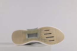图3_纯原福利 阿迪达斯 Adidas Clima Cool 2 0 M 透气 清风 跑步鞋 造型上延续EQT阵营中的坡状流线型打造模式 轻质网眼材质在强调ClimaCool超强透气性能的同时 也赋予鞋款更佳的视觉体验 而鞋侧处的透明TPU支撑也在细节方面为鞋款加分不少 支撑性和柔软度完美 官方货号 B75892PCSIZE 36 36 5 37 38 38 5 39 40 40 5 41 42 42 5 43 44 45