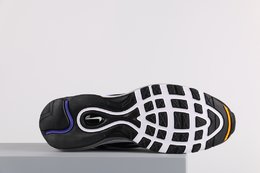 图3_终端放店 公司货 MAX97子弹头 耐克 NIKE 耐克MAX97子弹头跑鞋 黑彩虹缝线型号 CK0738 001尺码 36 36 5 37 5 38 38 5 39 40 40 5 41 42 42 5 43 44 44 5 45 耐克 Nike Air Max 97 QS 子弹 复古运动气垫跑鞋 作为Nike最具代表性的鞋款之一 诞生于1997年的AirMax 97开创了全掌大容量Nike Air的先河 其以创新搭载可视全掌Max Air和演绎疾速风范的前卫设计 自问世以来成为Air Max家族中人气不减的经典单品之一 这双灵感来源日本新干线高速列车的可见式全掌气垫跑鞋 将金属银与流畅的鞋身线条完美的结合 独特的反光设计诠释了那个年代极致的时尚追求