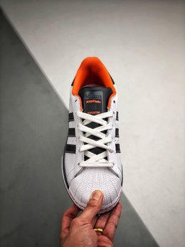 图2_Adidas Originals SUPERSTAR W贝壳头50周年限定 黑橙 渠道正品订单 诠释市场最高工艺水平全鞋进口头层皮料打造 区别市面普通真标版本 进出专柜无压力 货号 EF1480Size 36 44