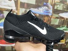 图3_公司级Nike Air VaporMax 2019耐克大气垫鞋 Flyknit 材质 改为了当下最为流行的半透明蝉翼飞织材质 看来大家对于这种材质的青睐 Nike 已经 get 到了 很快大家都会得到满足 鞋舌处带有近期 Nike 颜色 黑色 白色号码 36 44